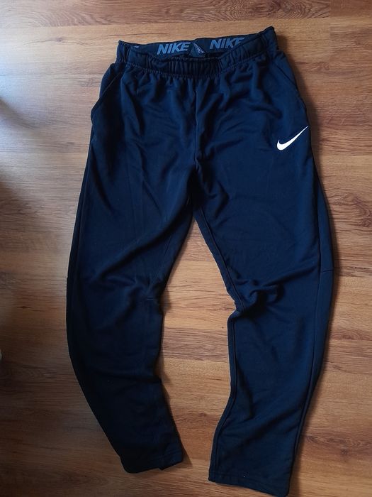 Nike dri fit мъжко долнище M- L размер.
