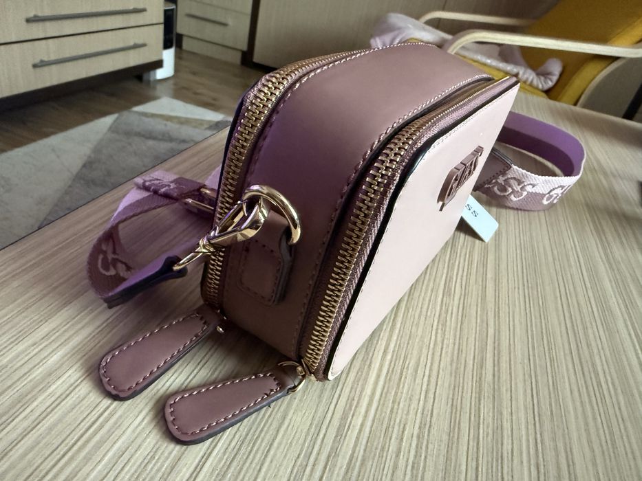 Geanta Guess, noua