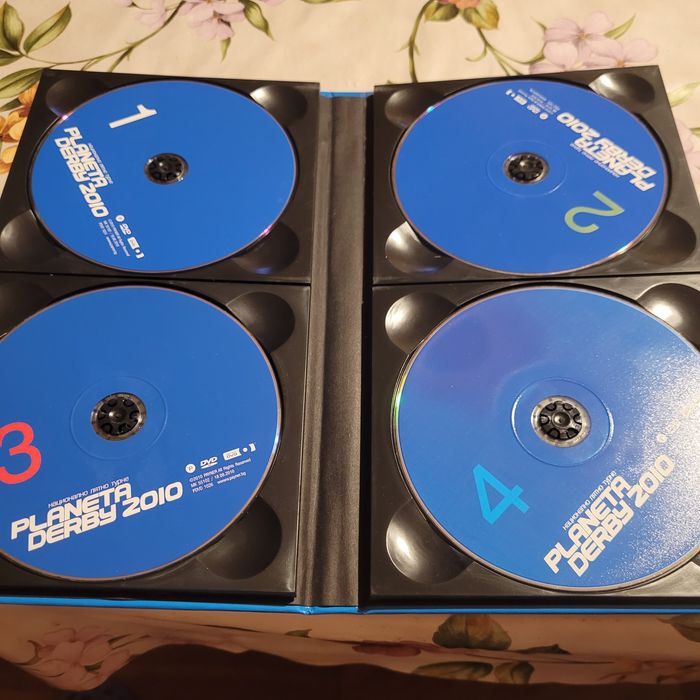 Продавам 4 диска музика Планета дерби