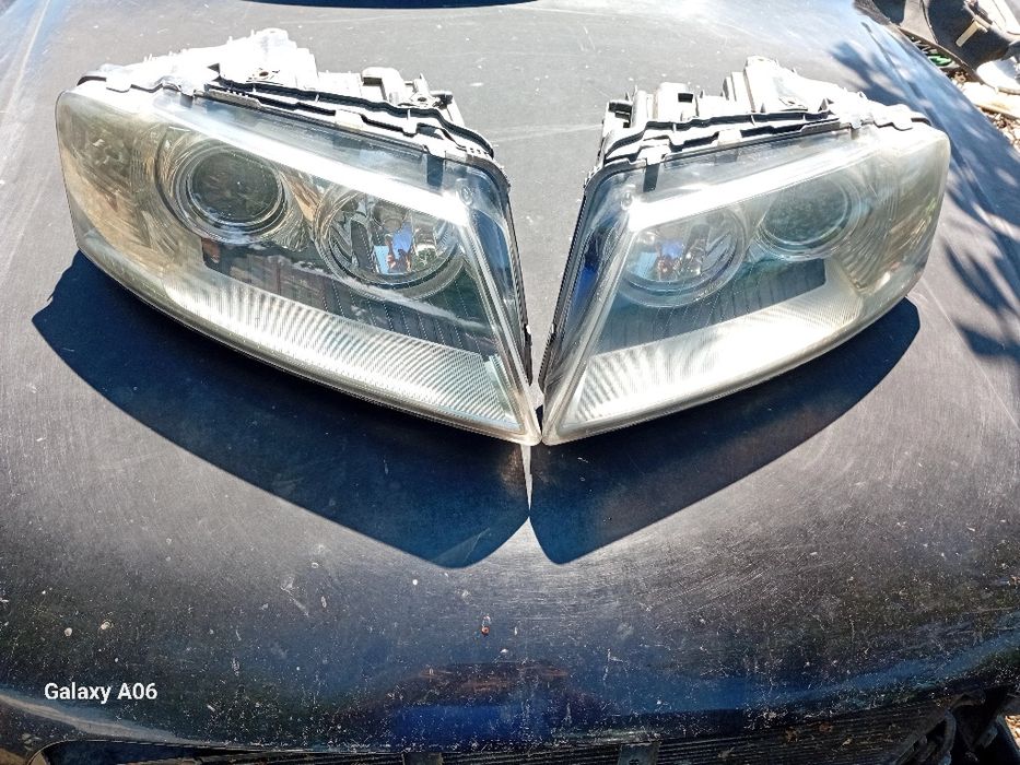Vând far cu xenon stanga/dreapta pentru audi a8 D3 în stare perfecta