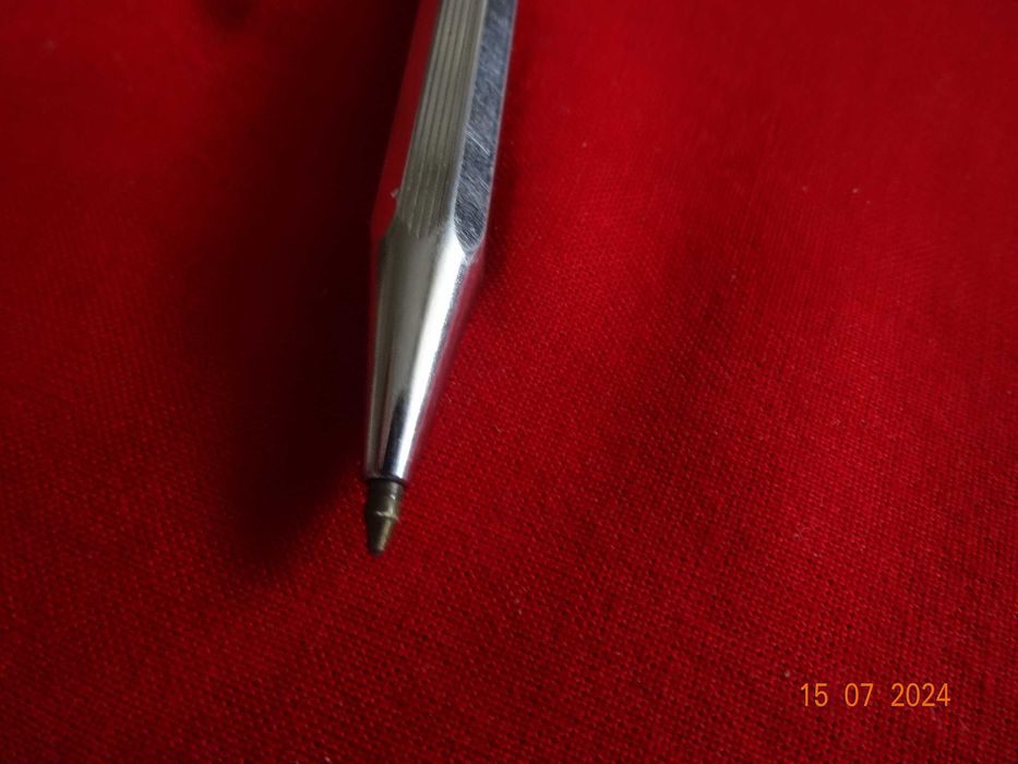 Doua pixuri metalice(cu 4 si 2 culori) ,din anii 1970