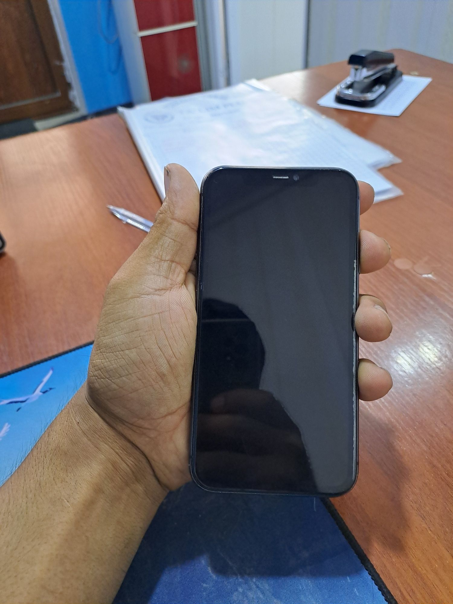 Iphone 11 sotiladi