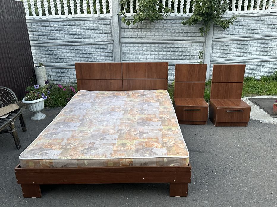 Продам спальный гарнитур