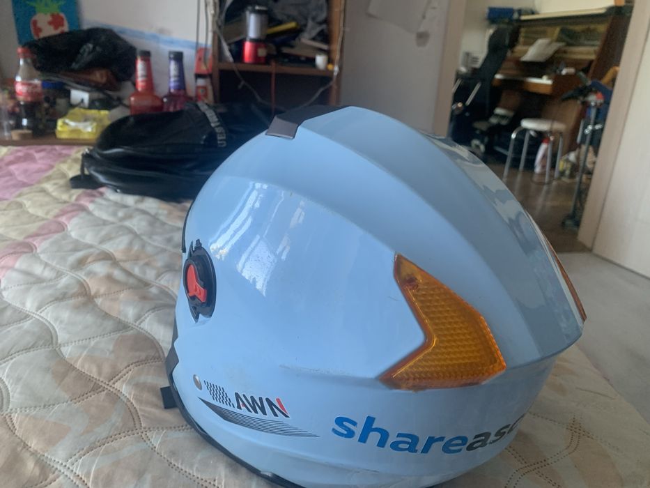 Продавам каска