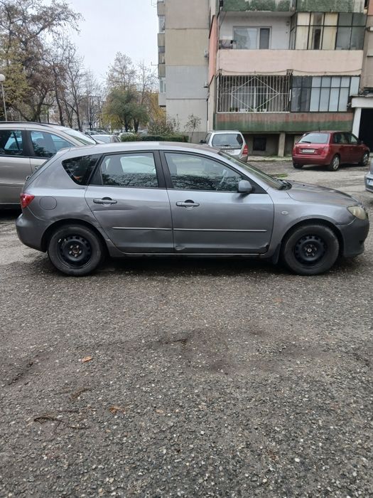Автомобил Мазда 3