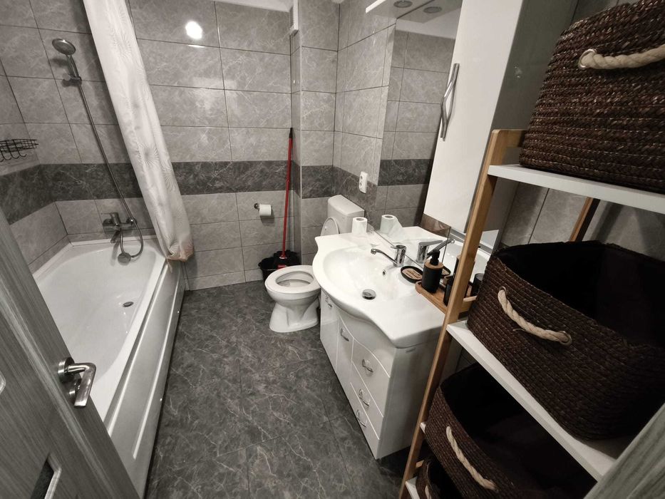 Inchiriez Apartament 42 mp2