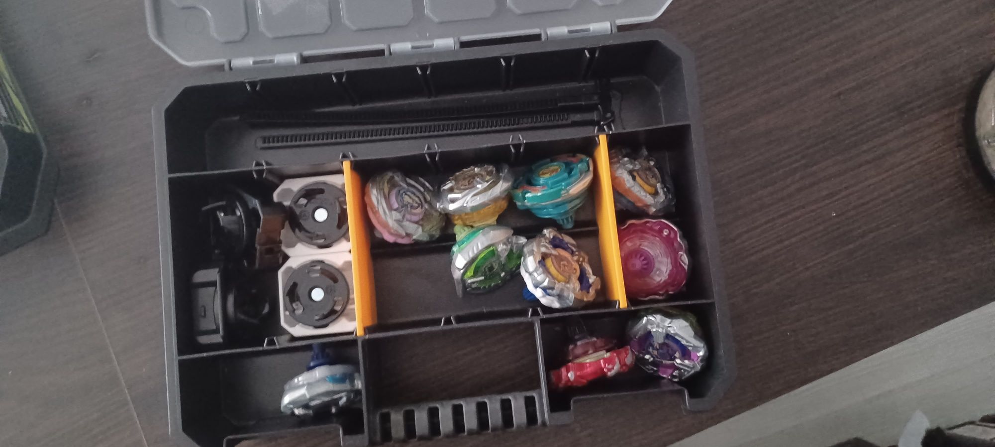 Beyblade  - Arena + 3lansatoare+10BeybladesX