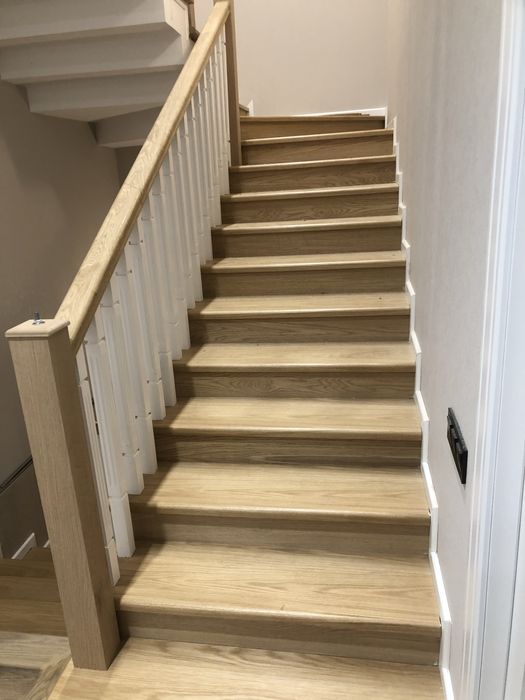 Eshik, zina va plyuntslarni ustanovka qilamiz