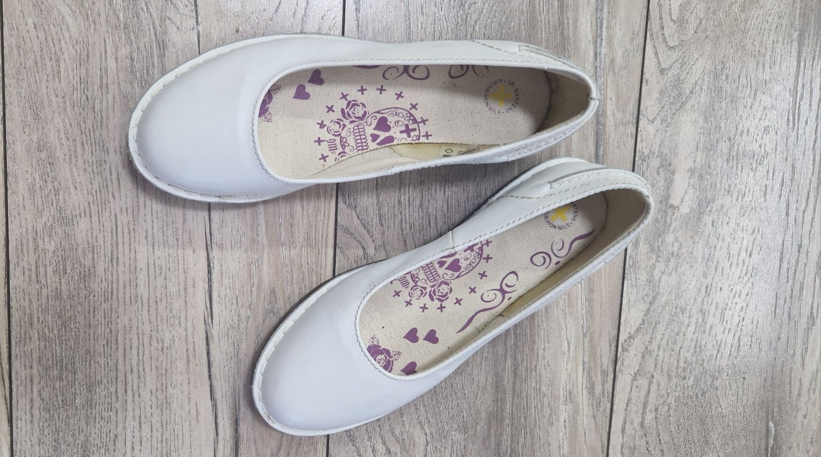 Бели кожени обувки Dr. Martens, 37  номер