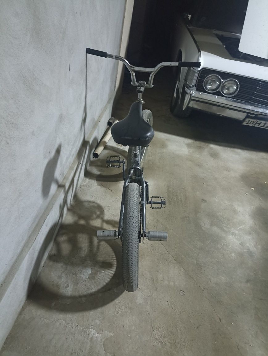 Velosiped rambo sotiladi narxi 500000 soʻm oladiganla boʻsa tel qilila