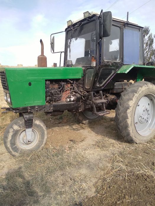 MTZ 80 traktori sotiladi