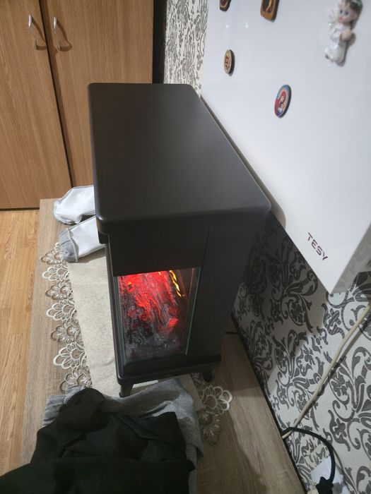 Semineu electric cu picioare 2 trepte 800w/1800w stare impecabilă