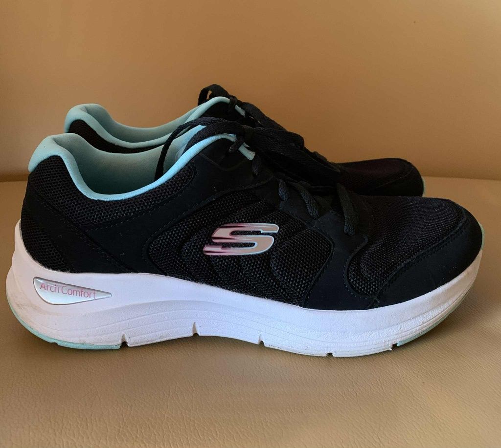 Кроссовки «SKECHERS» 40-размера / оригинал / ВЬЕТНАМ  / б/у, но в