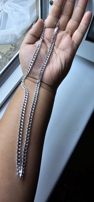 Kumush tros sotiladi