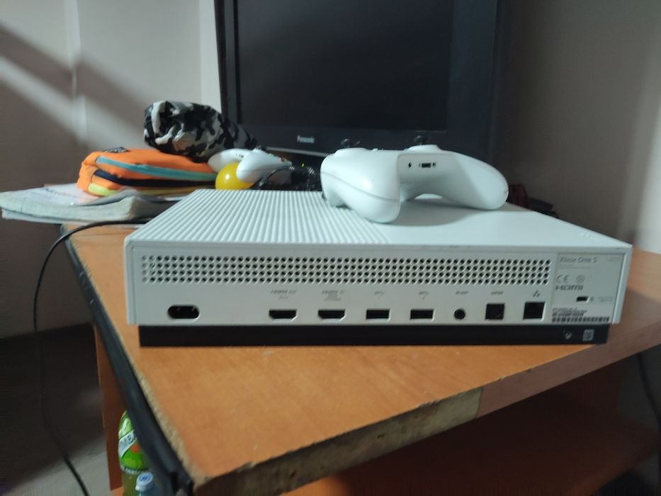 Vând Xbox one s 500gb