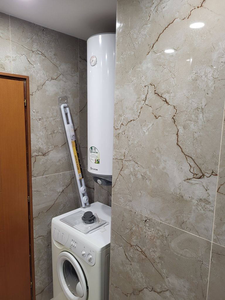 Дава се под наем Магазин в Петрич - 64 кв.м за 229.5 € - Снимка #1