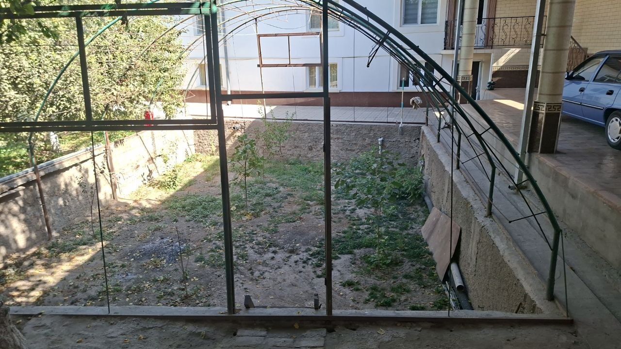 Tayyor parnik sotiladi.
