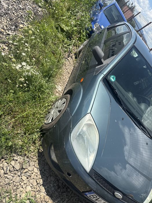 Dezmembrez sau vand complect Ford Fiesta 1,4 din 2002