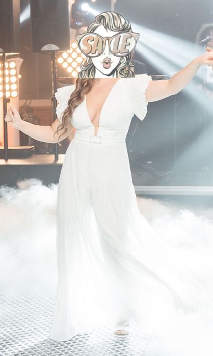 Salopeta alba din voal plisat cu decolteu adanc