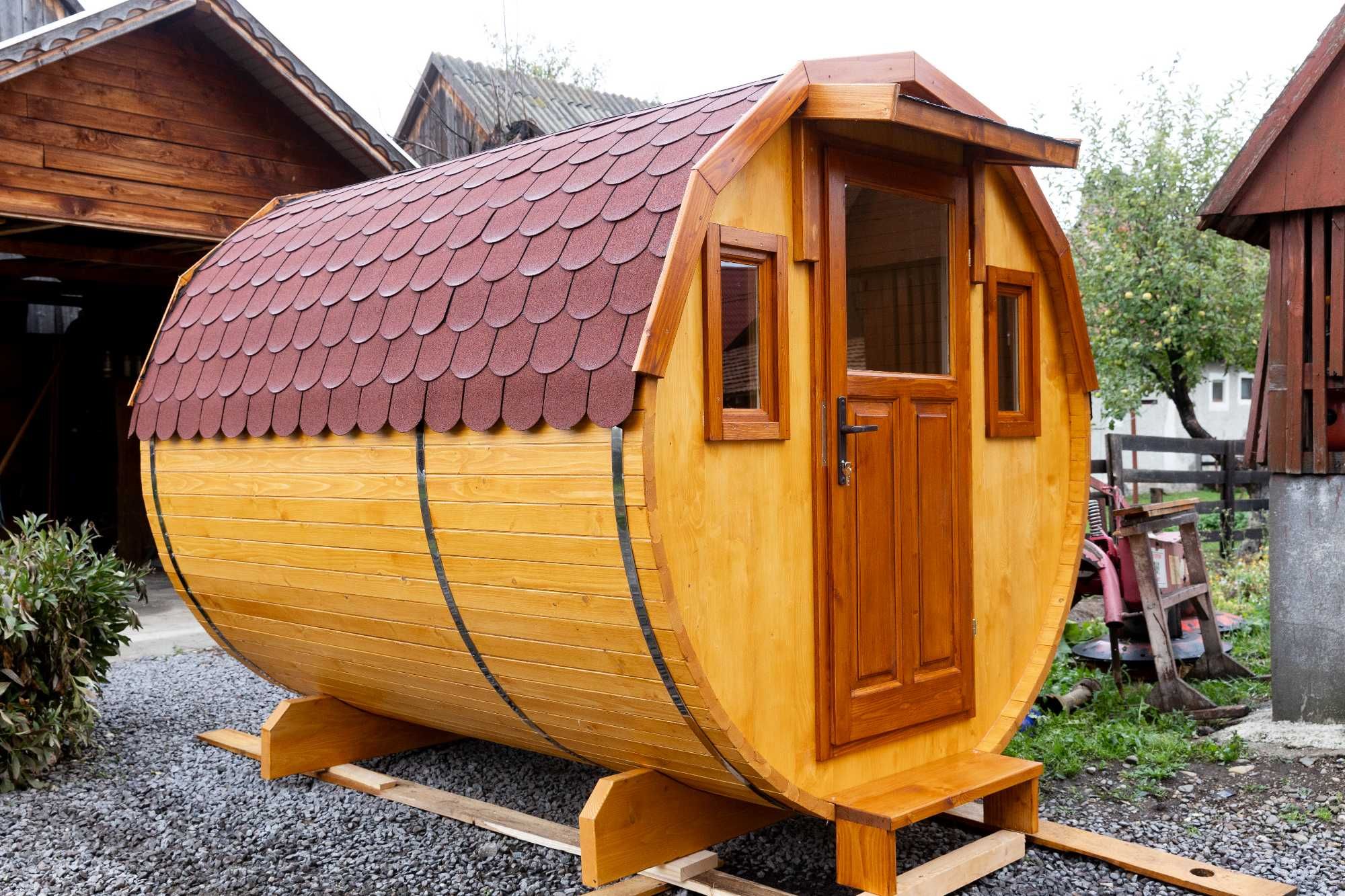 Sauna tip butoi exterior din lemn
