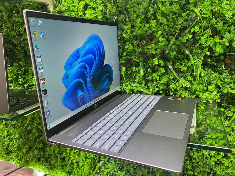 HP Pavilion Ryzen 7-8840U DDR5 6400Мгц 8/512 SSD holati ideal