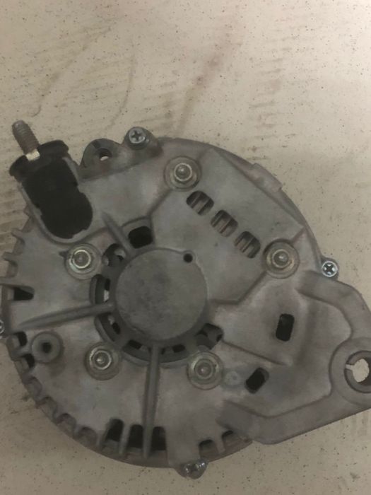 Генератор Ниссан ,в хорошем состоянии