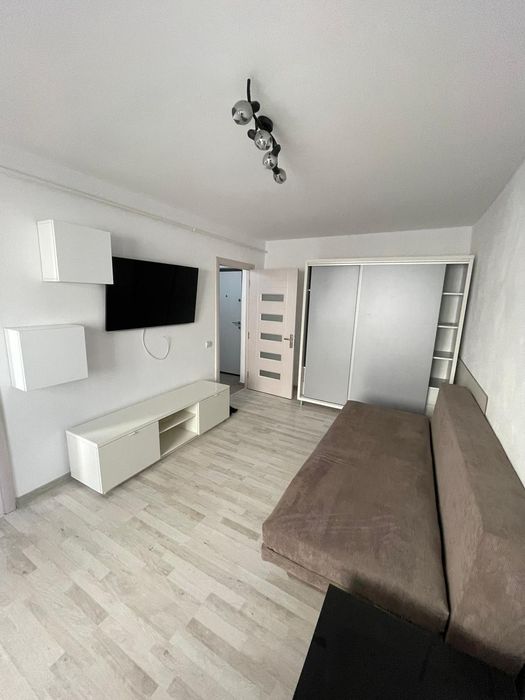 Închiriez garsonieră bloc S1