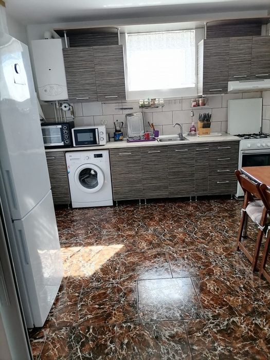 Vând casă zona Selgros (Ernei)