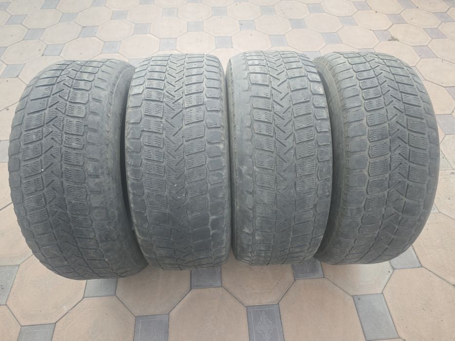 285/60/18 Maxxis 15000 тенге за комплект