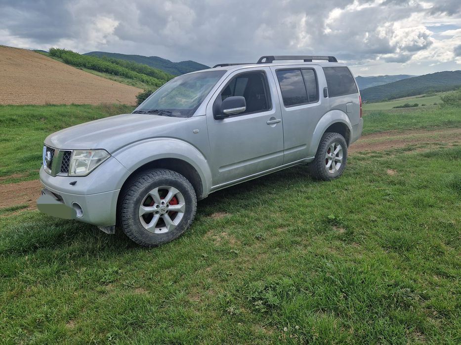 Vând Nissan pathfinder