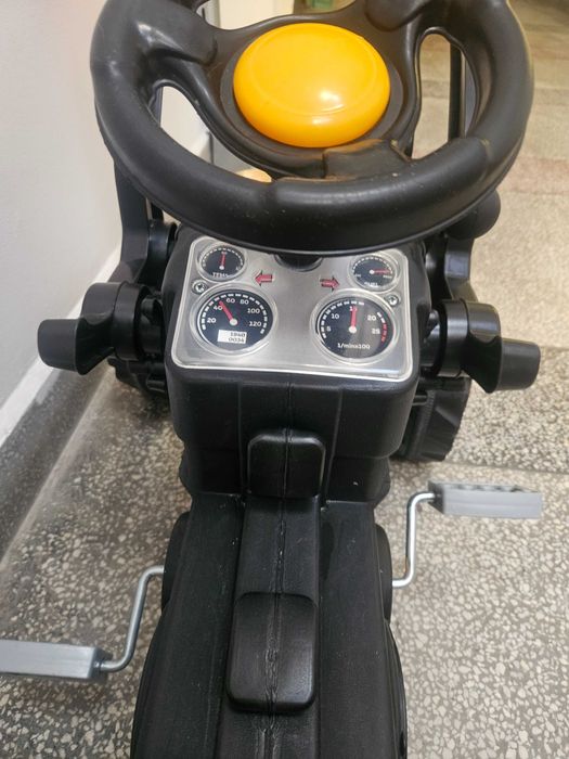 Tractor plisan galben cu cupă