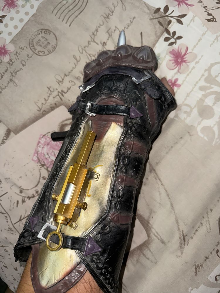 Assassin’s Creed Blade + Assassin’s Creed Notebook