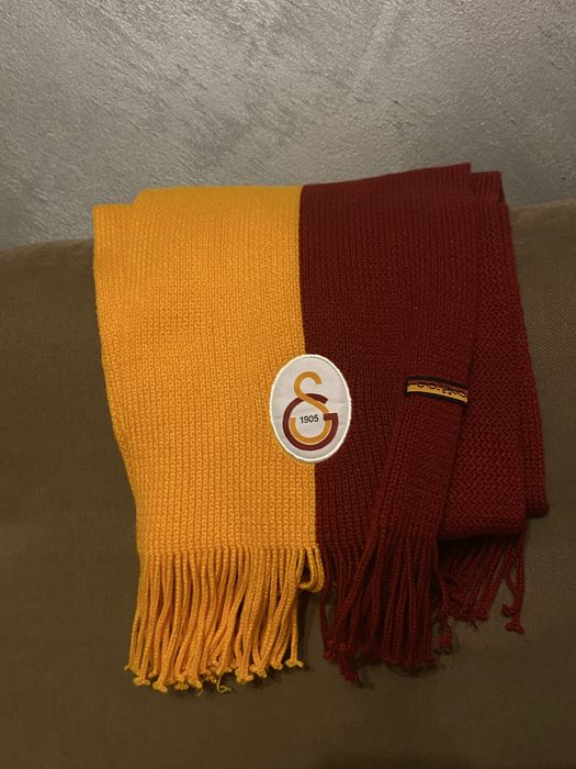 Оригинален шал Galatasaray – фен аксесоар