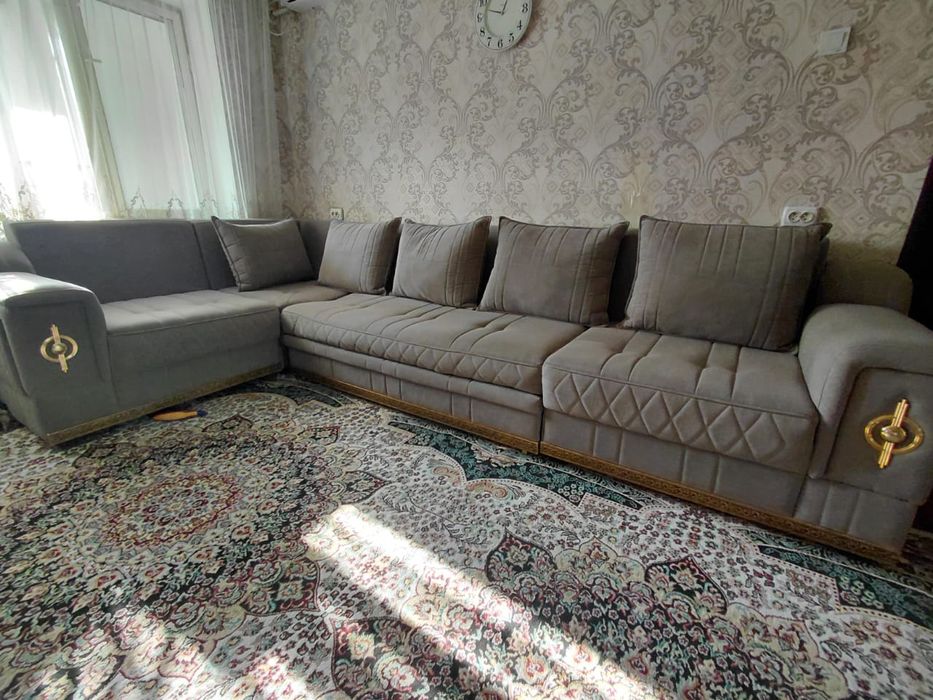Диван большой Г-образный