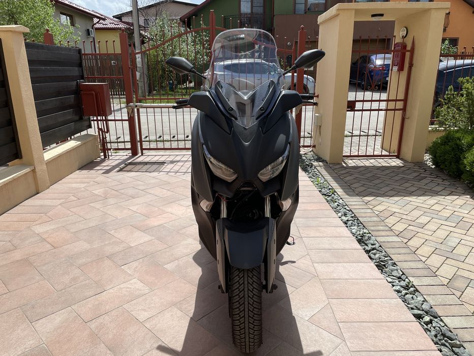 Scuter Yamaha XMax 300  6700 km! +2 casti incluse!