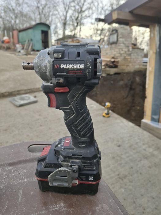 Mașină de insurubat cu impact Parkide + acumulator de 4 A