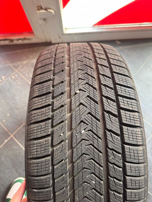 2x anvelope de iarna 255/35R19