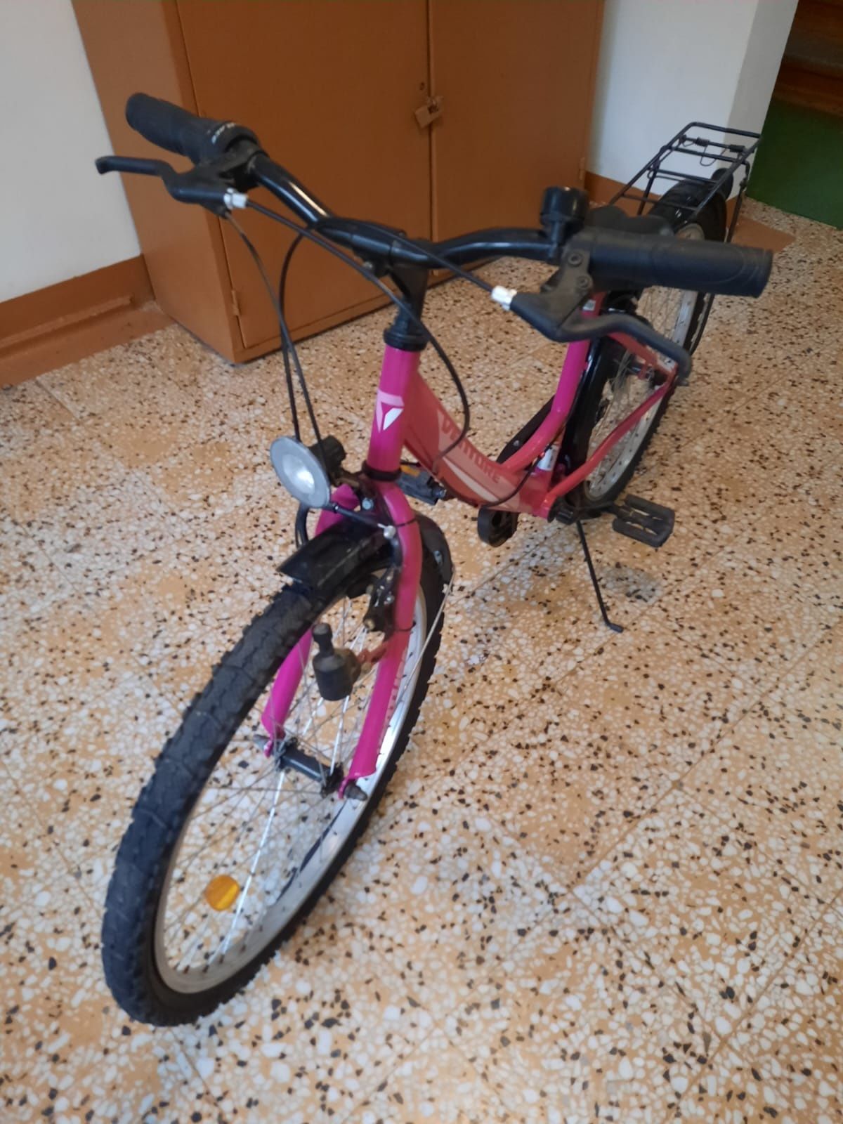 Bicicleta roz 10 -11 ani