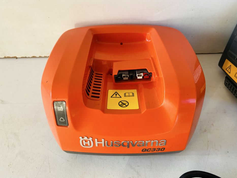 Husqvarna statie incarcate , incarcator si baterie , acumulator