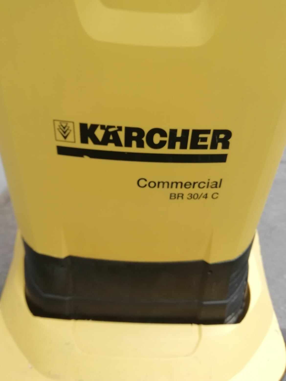 Подопочистващият автомат Karcher BR 30/4 C