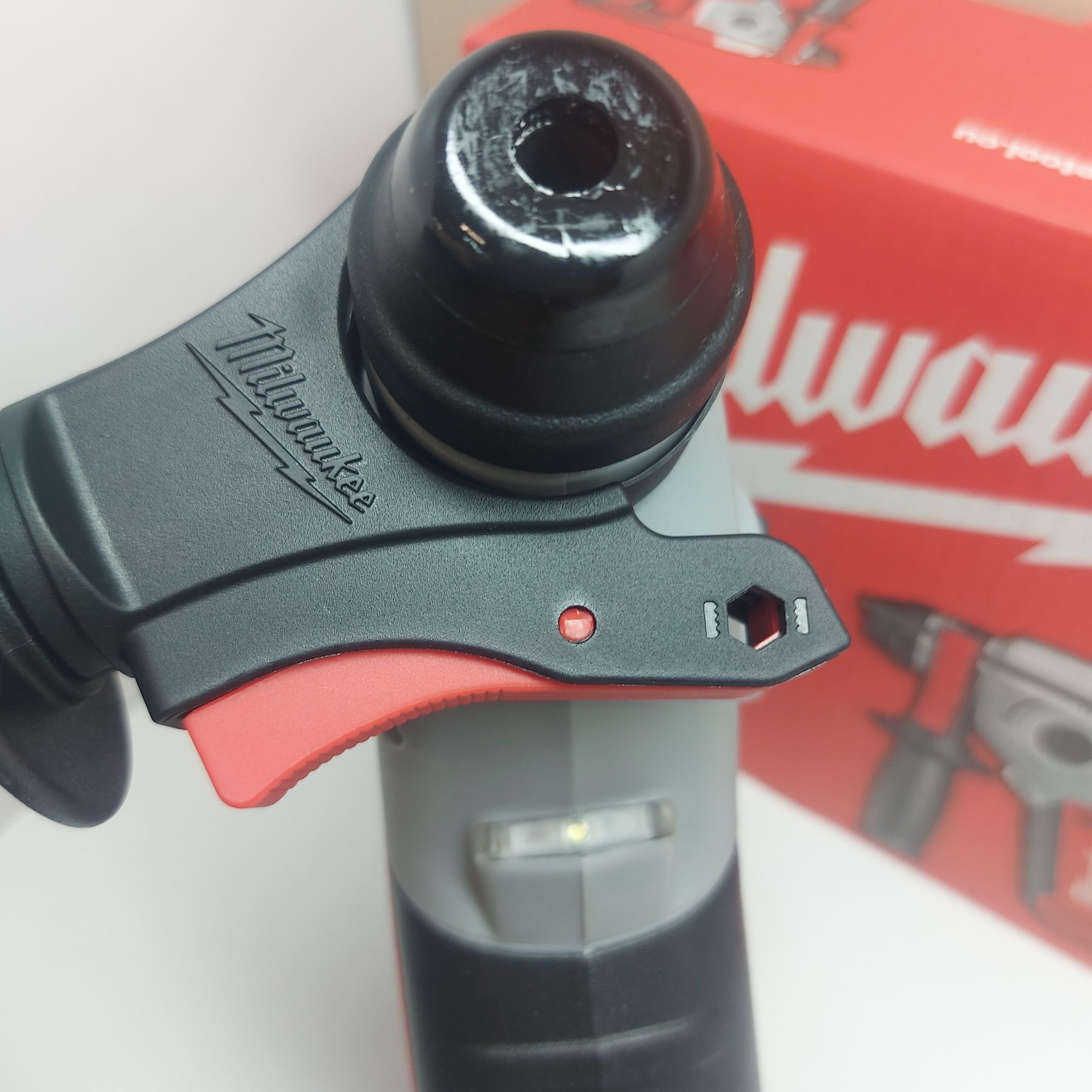 ПРОМОЦИЯ.Акумулаторен перфоратор Milwaukee M18 BH-0