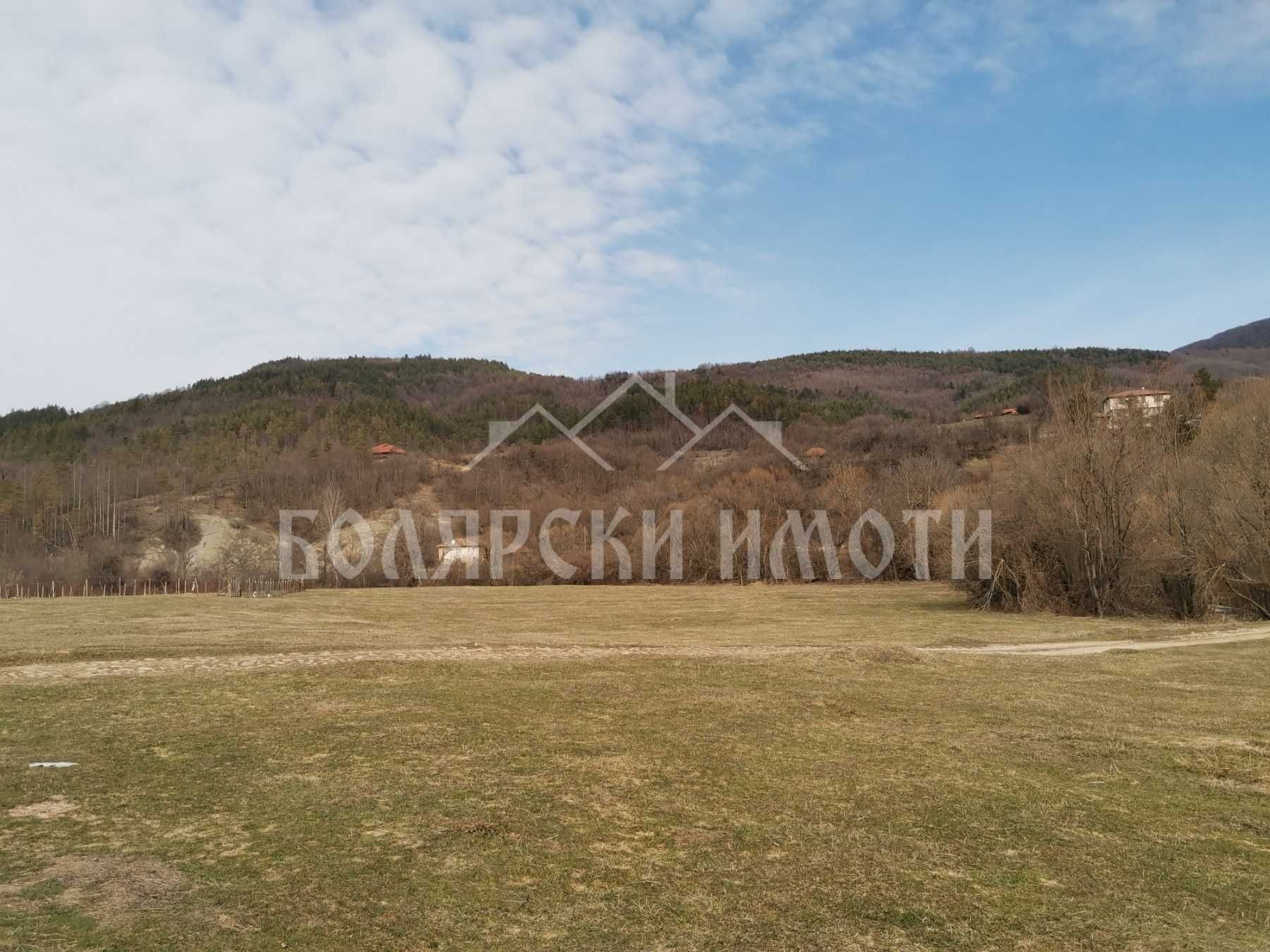 Панорамен парцел в село Мийковци