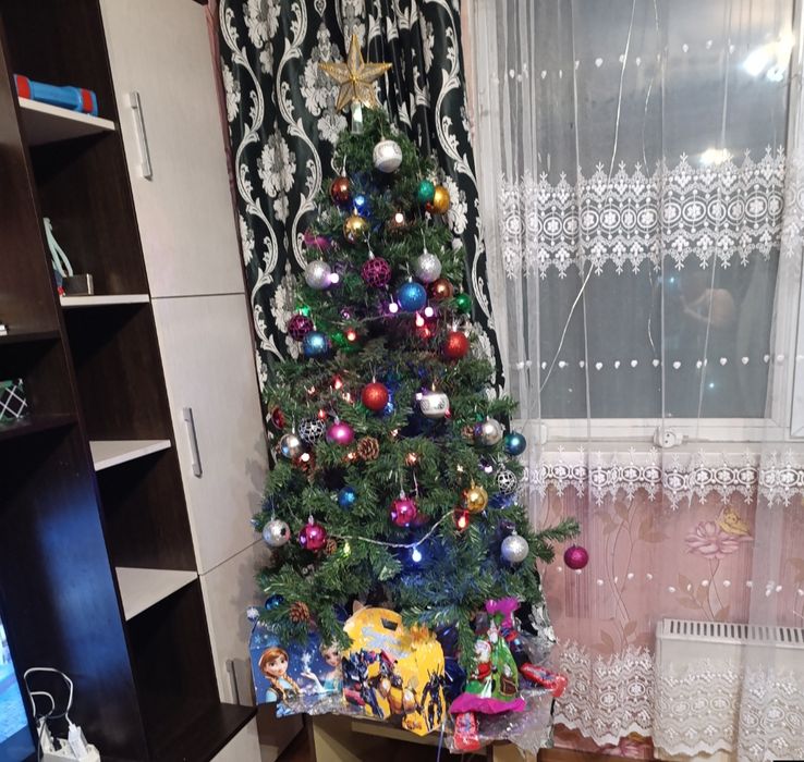 Продаётся ёлка...