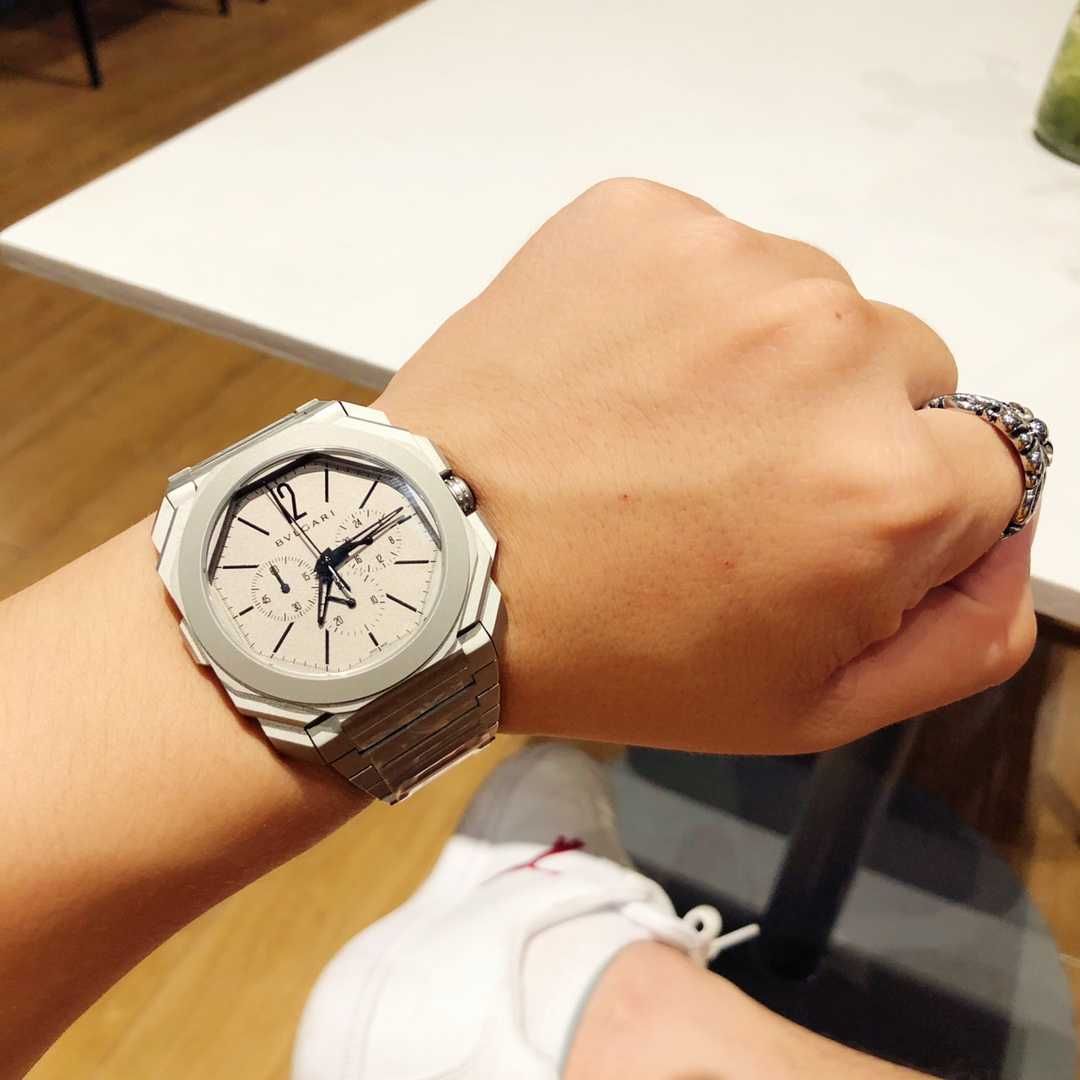 Кварцов мъжки часовник BVLGARI Octo Finissimo Chronograph