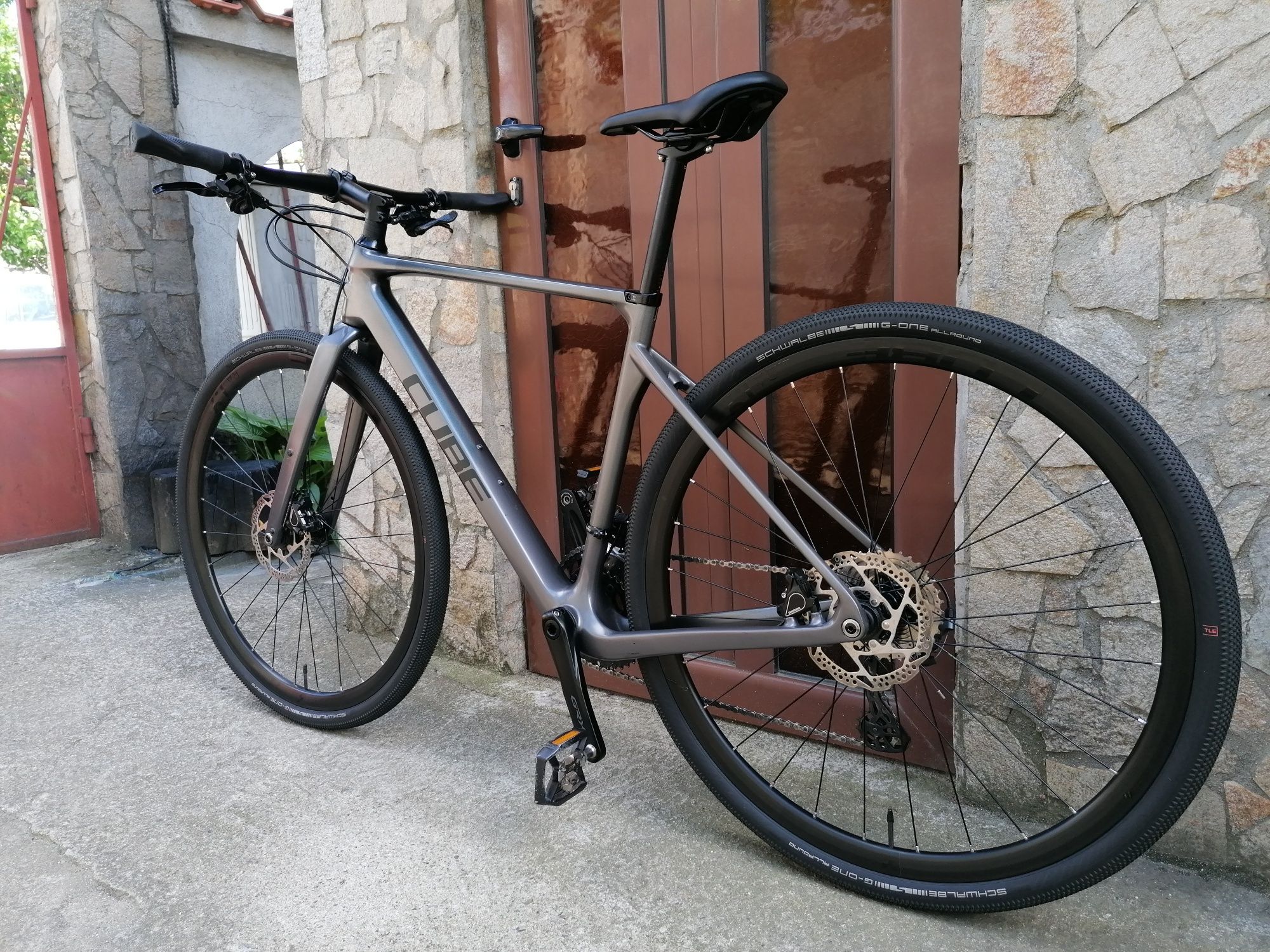CUBE Карбон Гравел-Хибрид 28 цола, Shimano GRX 2 * 11,Хидравлика
