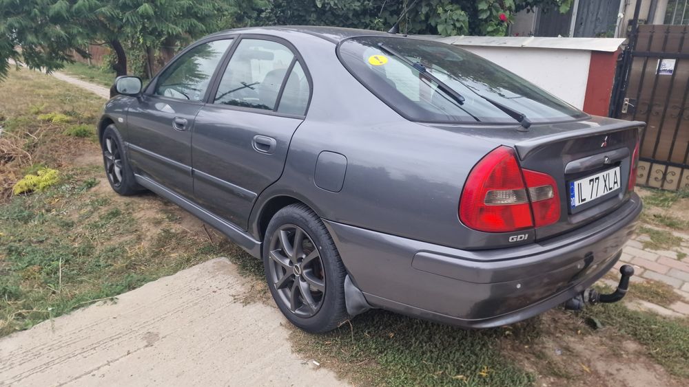 Vând Mitsubishi Carisma 1.8 GDI