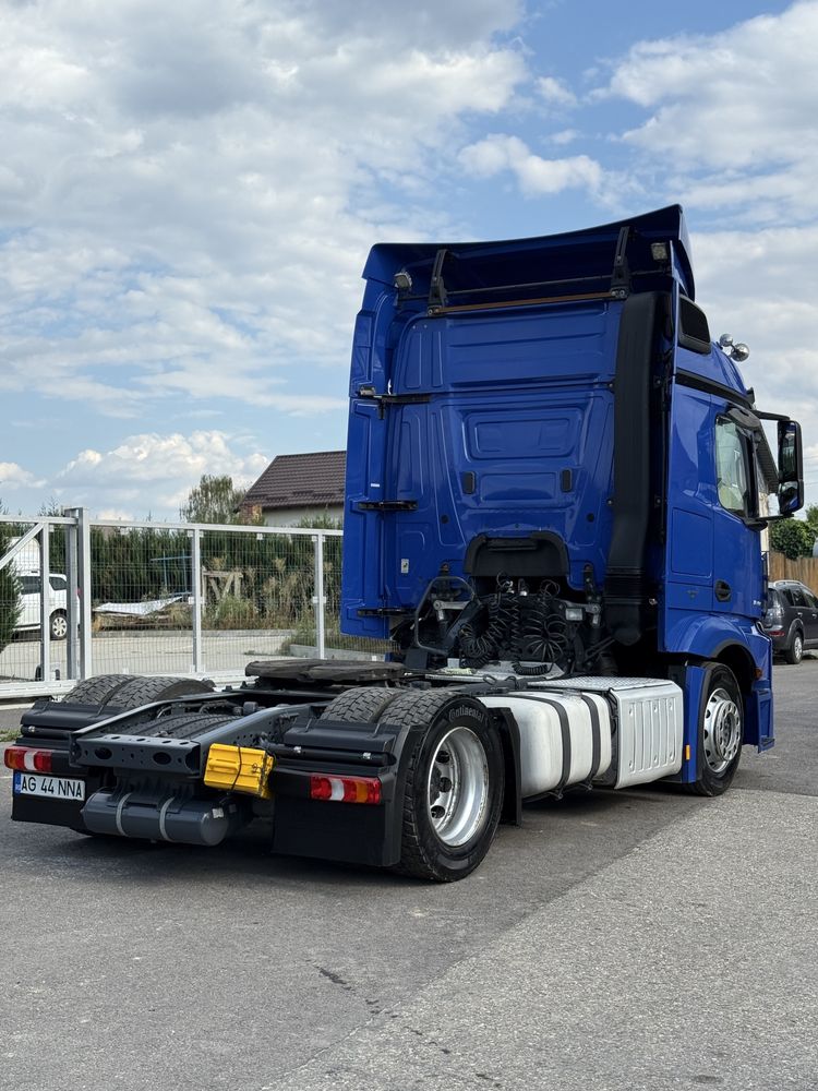 Ansamblu -Mercedes Actros 1843 Euro 6 -2015 Semiremorca Schmitz 2008