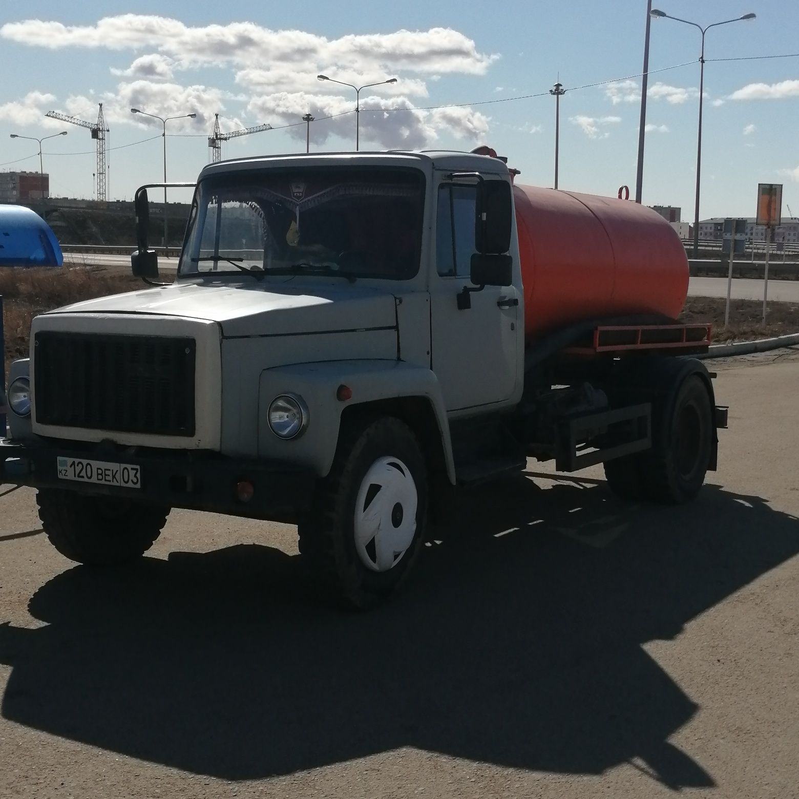 Водавоз. Доставка тех воды по городу и за город, 4000 Куба