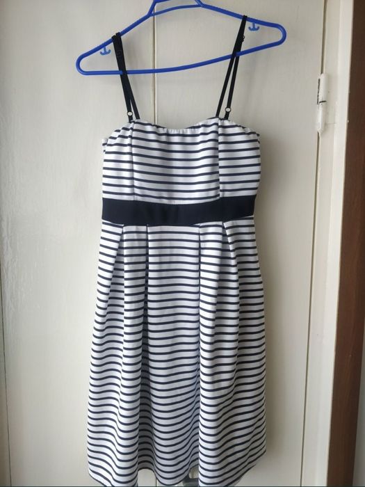 Vand rochie bleumarin cu alb