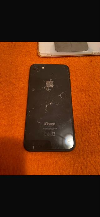 Iphone 8 spate fisurat